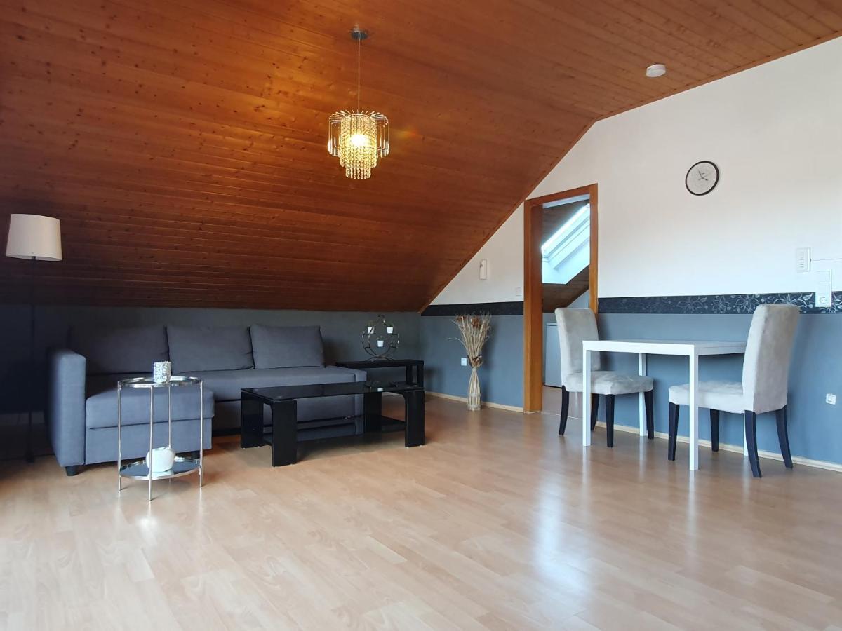 Wohnung Mit Ausblick In Таубербишофсхайм Екстериор снимка