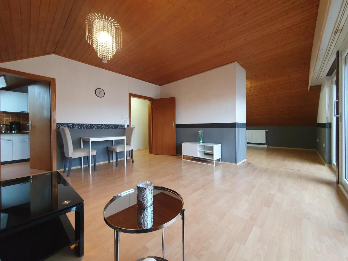 Wohnung Mit Ausblick In Таубербишофсхайм Екстериор снимка